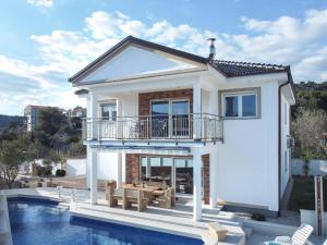 Bazén v ubytovaní Luxury Villa Ivana alebo v jeho blízkosti