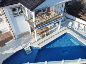 Bazén v ubytovaní Luxury Villa Ivana alebo v jeho blízkosti