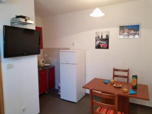 Kuchyňa alebo kuchynka v ubytovaní Apartment Murva + 9 fotografií