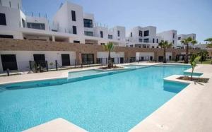 a large swimming pool in front of a building at Le petit nid de Xanie in Orihuela Costa