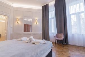 Ένα ή περισσότερα κρεβάτια σε δωμάτιο στο ROYAL Apartments