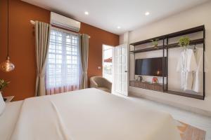 Rúm í herbergi á C o r o n a Hanoi House