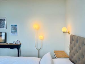 Postel nebo postele na pokoji v ubytování Lexow - Hotel an de Havenkant