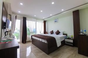 a bedroom with a large bed and a window at Belle Bonami Resort in Vagamon