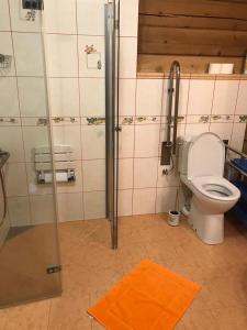 Koupelna v ubytování Samota u Hadince + 26 fotografií