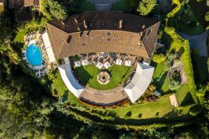 Bazén v ubytování Villa Principe Leopoldo nebo v jeho okolí