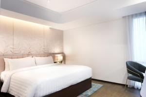 Postel nebo postele na pokoji v ubytování Atria Hotel Gading Serpong