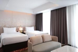 Postel nebo postele na pokoji v ubytování Atria Hotel Gading Serpong