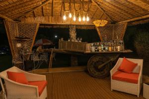 Afbeelding uit fotogalerij van StayVista at Brickwood Hill with Outdoor Infinity Pool & Jacuzzi in Chandīgarh
