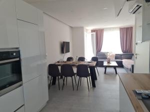 Kuchyňa alebo kuchynka v ubytovaní Holiday Apartment Marijana