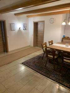 Posezení v ubytování Ferienwohnung- Pfenniggeiger