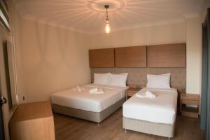 Postel nebo postele na pokoji v ubytování Ceneviz Suit Hotel
