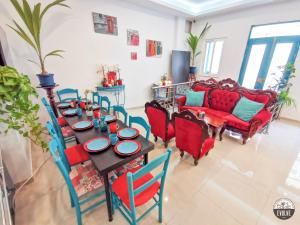Istumisnurk majutusasutuses Evolve Coliving Guesthouse