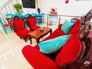 Istumisnurk majutusasutuses Evolve Coliving Guesthouse