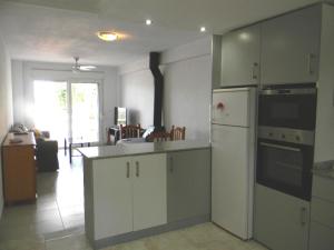 Bonito apartamento con inmensa terraza y piscina tesisinde mutfak veya mini mutfak