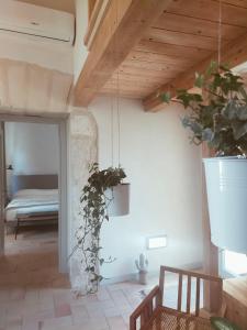 a living room with a bench and a bed at Locanda Carra Manna in Sassari