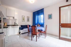 Kuchyňa alebo kuchynka v ubytovaní Apartments Zdena