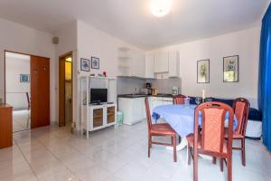 Kuchyňa alebo kuchynka v ubytovaní Apartments Zdena
