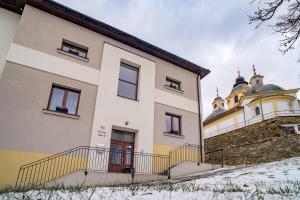 Budova, kde se aparthotel nachází