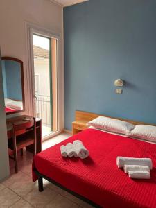 Un pat sau paturi într-o cameră la Hotel Villa Cristina
