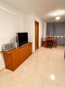 TV a/nebo společenská místnost v ubytování Oropesa del mar - Acapulco IV - 2º REF 022