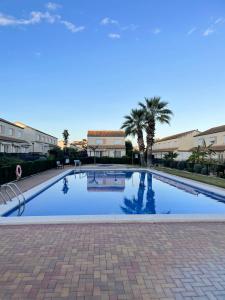 Bazén v ubytovaní RESIDENCIAL NOVA OROPESA REF 016 alebo v jeho blízkosti