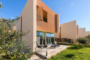 Gallery image of Green Coast Resort and Residences in Palasë