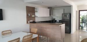 Η κουζίνα ή μικρή κουζίνα στο Garden View 2 Dormitorios con Jardín y Parrillero hasta 7 personas