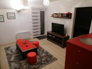 Televisyen dan/atau pusat hiburan di Apartman Zlatar Omiljena