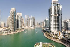 Fotografie z fotogalerie ubytování Beautiful Marina Views One Bedroom Apartment with two balconies v Dubaji