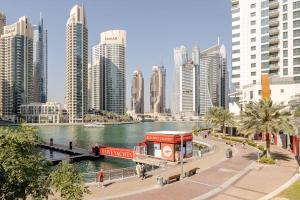 Fotografie z fotogalerie ubytování Beautiful Marina Views One Bedroom Apartment with two balconies v Dubaji