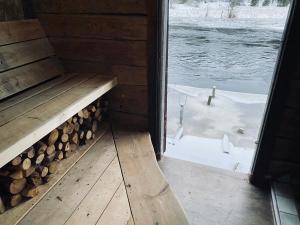 Fotografie z fotogalerie ubytování Cosy river house v destinaci Kvillsfors