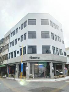 a white building on the corner of a street at Huck B&B in Hualien City