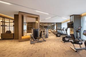 Fitness center at/o fitness facilities sa Holiday Inn Express Qingdao Jinshui, an IHG Hotel