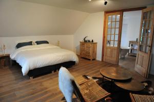 Postel nebo postele na pokoji v ubytování B&B 't Burreken
