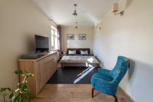 TV a/nebo společenská místnost v ubytování Guest house in Dobele city center- Pilsētas Māja
