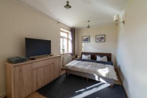 מיטה או מיטות בחדר ב-Guest house in Dobele city center- Pilsētas Māja