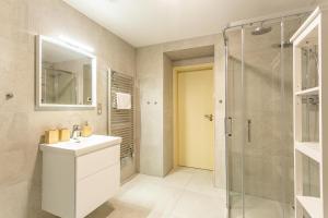 Koupelna v ubytování U Pivovaru - Apartments Boží Dar + 37 fotografií