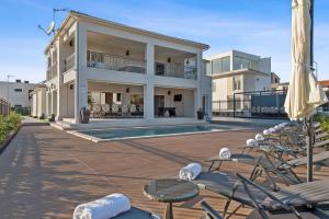 Bazén v ubytování Villa Carolus in Vodice nebo v jeho okolí