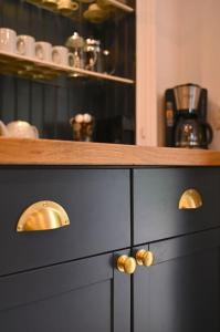 a kitchen with a counter with gold knobs on it at Chateau de la Vigne in Concourson-sur-Layon