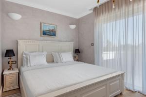 Postel nebo postele na pokoji v ubytování Villa Carolus in Vodice