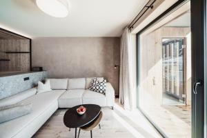 Area soggiorno di MONS suites wine passion