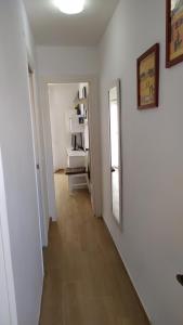 A kitchen or kitchenette at Verdemar Apartamento l