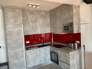 Kuchnia lub aneks kuchenny w obiekcie Beach Side Apartments Calahonda