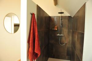 Koupelna v ubytování B&B 't Burreken
