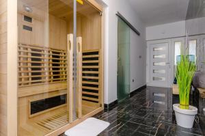 Koupelna v ubytování Deluxe double room with sauna and pool