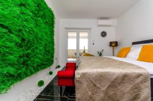 Postel nebo postele na pokoji v ubytování Deluxe double room with sauna and pool