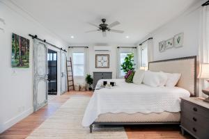 Ένα ή περισσότερα κρεβάτια σε δωμάτιο στο Hale Haupu +23 φωτογραφίες