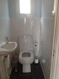 Ένα μπάνιο στο PORTHOLES +5 φωτογραφίες