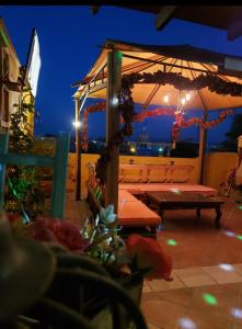 a patio with a table and a pavilion at night at Hotel Posada de la Conspiración in Dolores Hidalgo